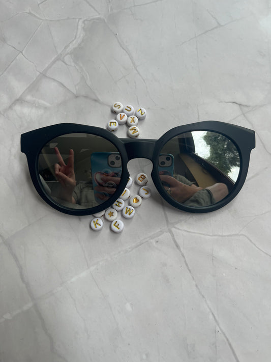 Zonnebril met naam (DIY)