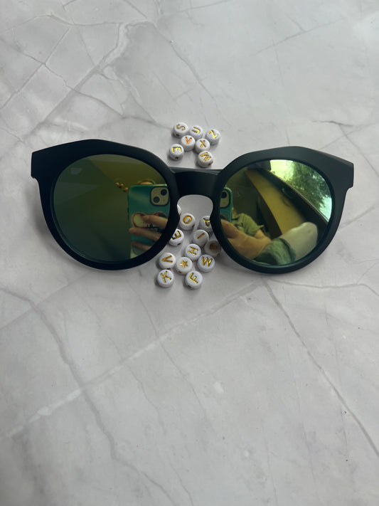 Zonnebril met naam (DIY)